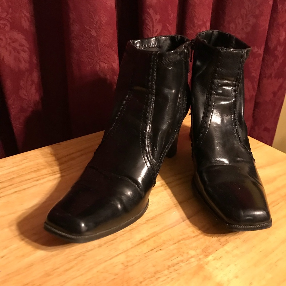 (r)elativity black booties